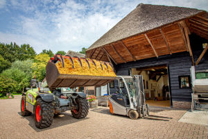 De appelpulp wordt opgehaald