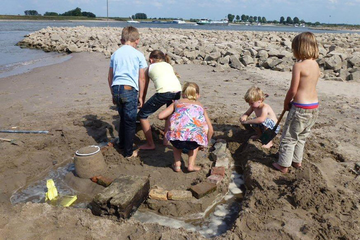 Waalwoemi: Strandzandfantasie Langs De Waal