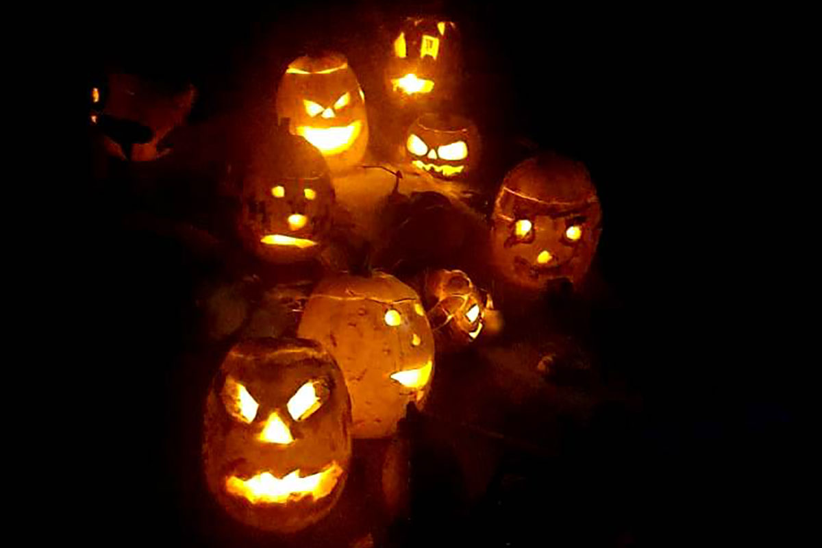 Halloween-pompoenen Voor Kinderen Met Een ‘rugzakje’ En Hun Ouders