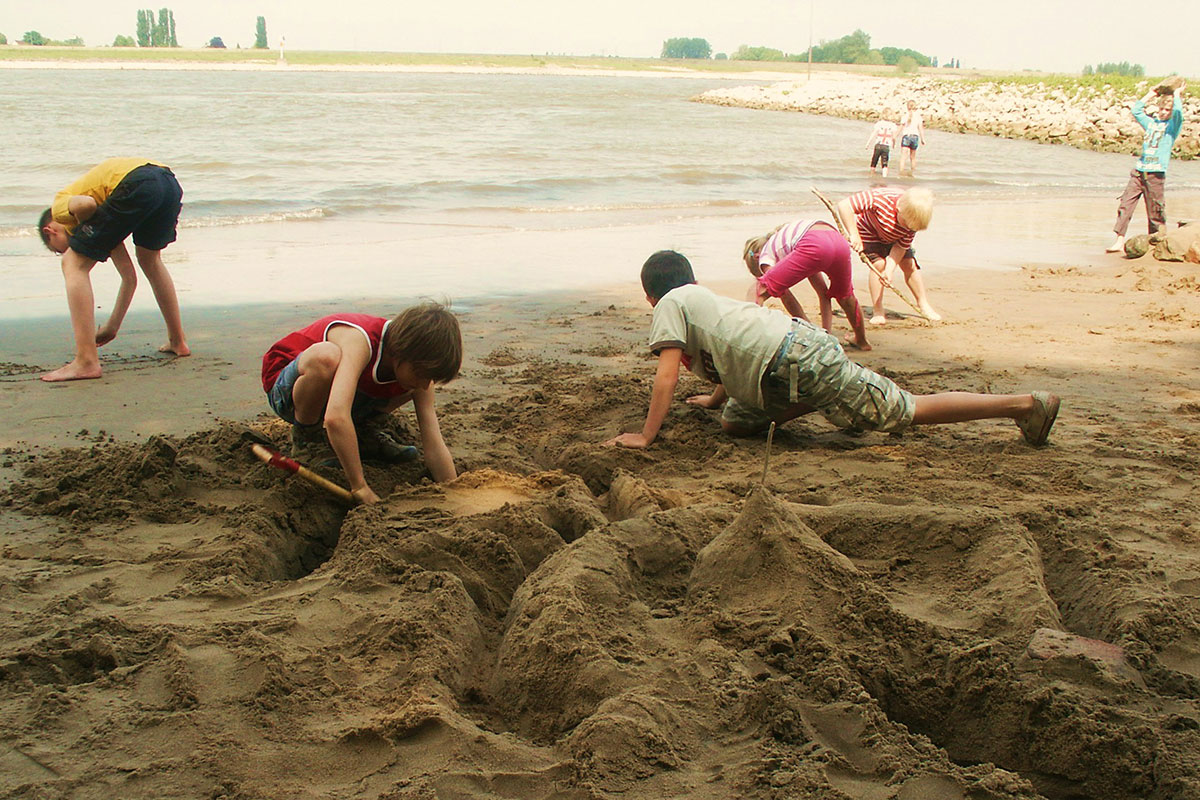 Zandkastelen En Kleidijken Bouwen Aan De Waal