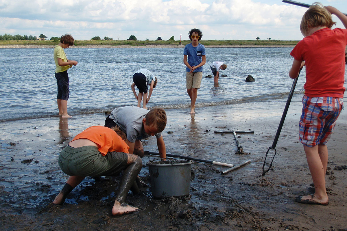 Waalwoemi: Waalspetters Aan Het Waalstrand