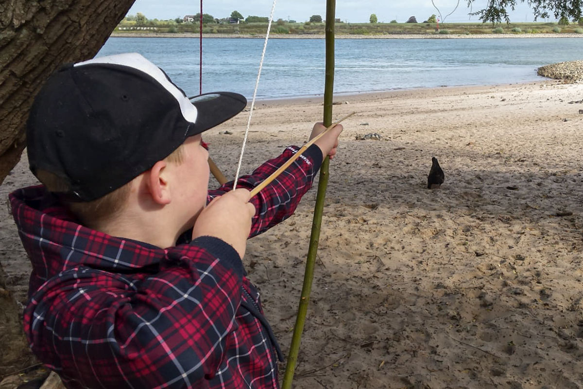 Waalwoemi: Pijl En Boog Maken
