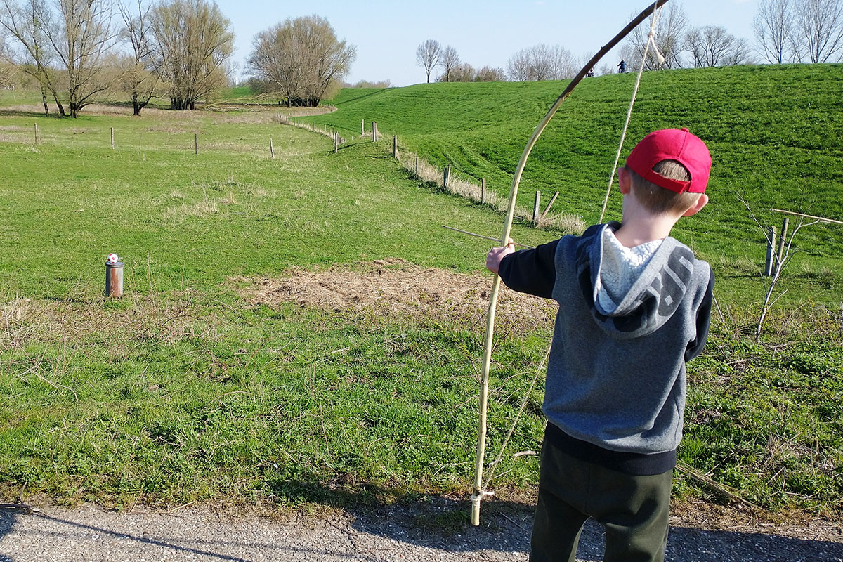 Waalwoemi: Pijl En Boog Maken