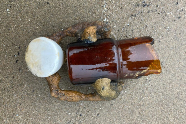 beugelflesje met roest